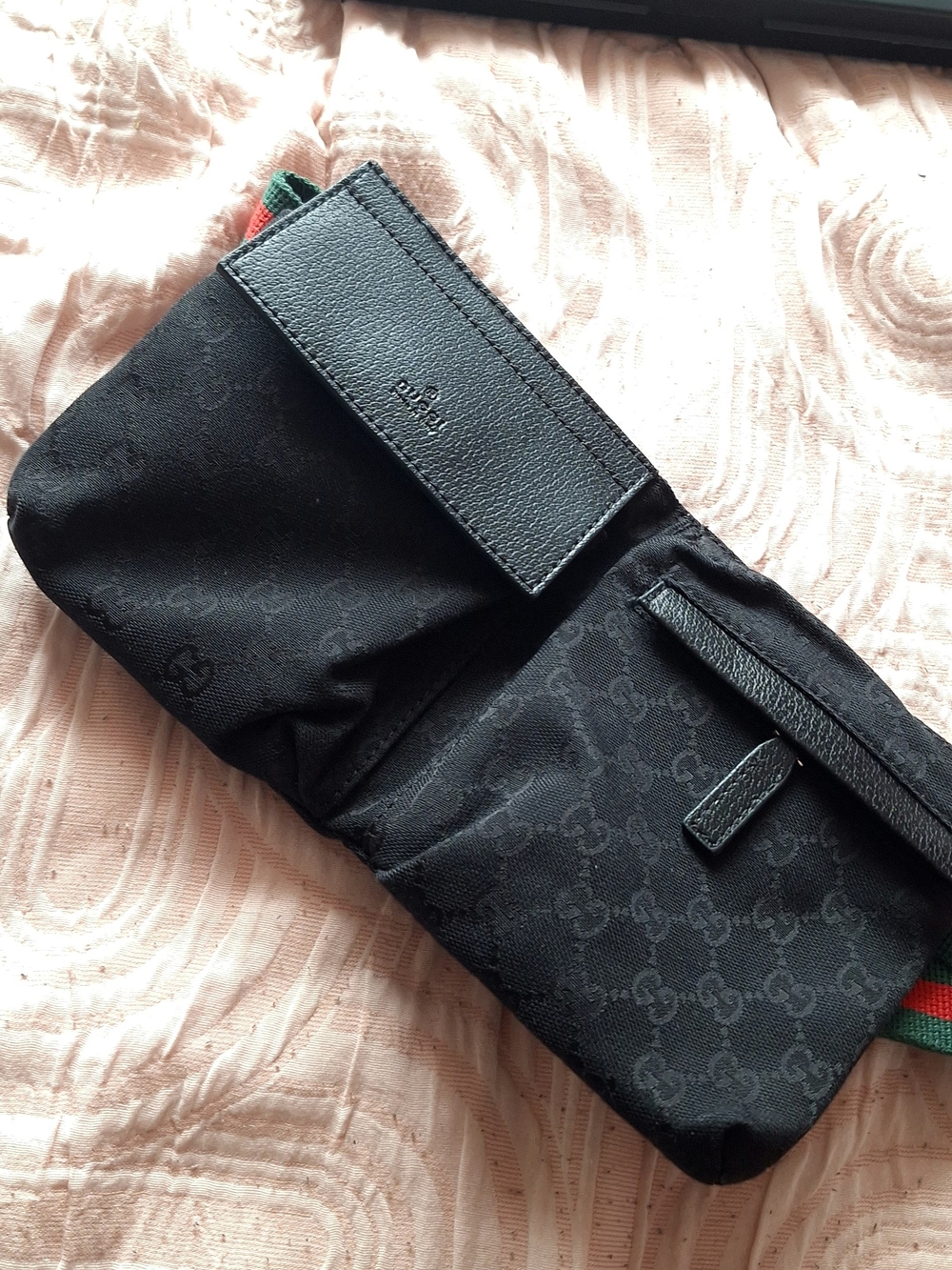 Black Gucci Mens Fanny Pack With Logo And Green And Red Strap